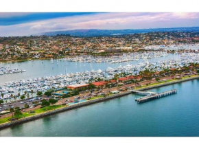 Point Loma Escape - Walk to the Harbor Restaurants & Shops with Parking!